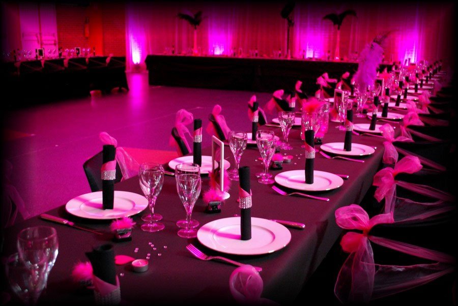 decor cabaret mariage, decor salle reception mariage, decor reception mariage girly, decor reception mariage cabaret, decor reception table, decor table strass noir et fushia